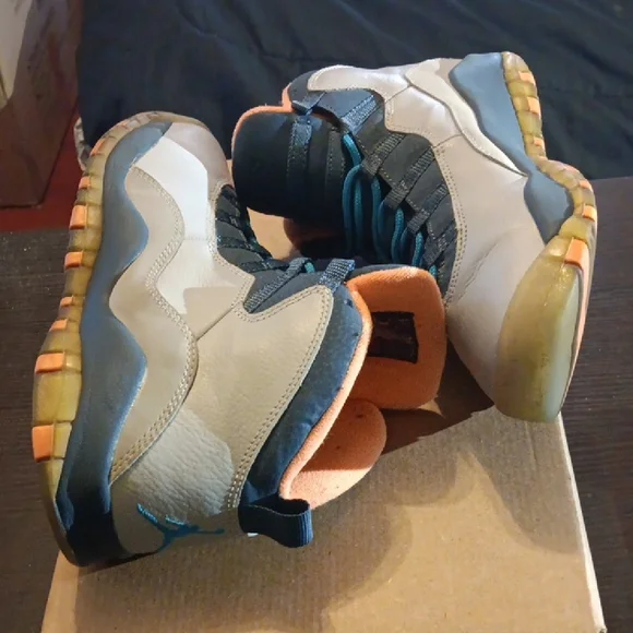 Jordan 10 Retro (2014) Bobcats Mens 6.5Y Womens 8 EUC - Picture 7 of 9